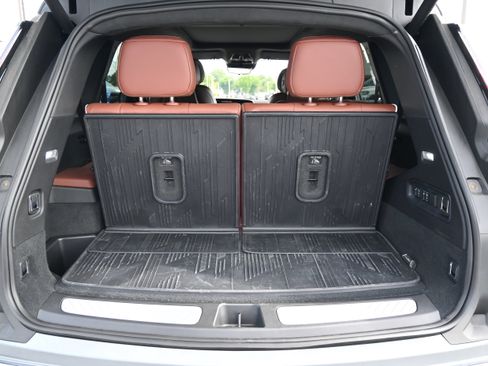 Used 2026 Cadillac Vistiq Platinum w/ LPO, Floor Liner Package AWD/4WD image 34