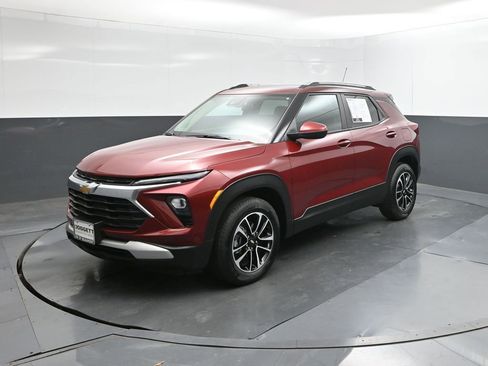 Used 2025 Chevrolet TrailBlazer LT FWD image 8