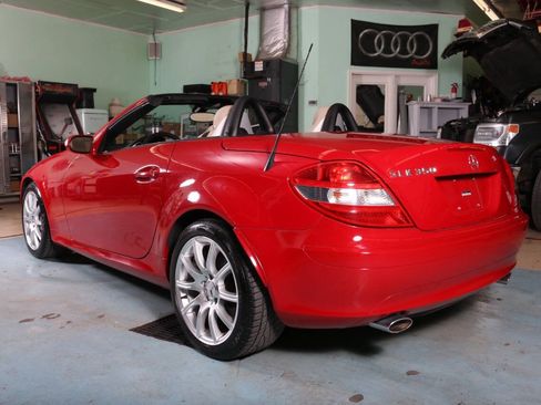 Used 2005 Mercedes-Benz SLK 350 w/ Entertainment Pkg image 33