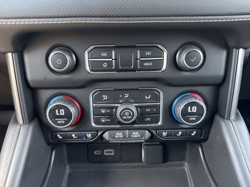 Used 2023 Chevrolet Suburban Premier RWD image 21