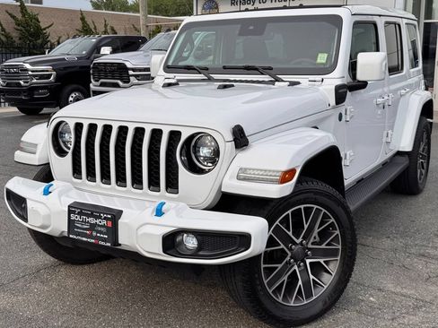 Used 2023 Jeep Wrangler Unlimited Sahara AWD/4WD image 3