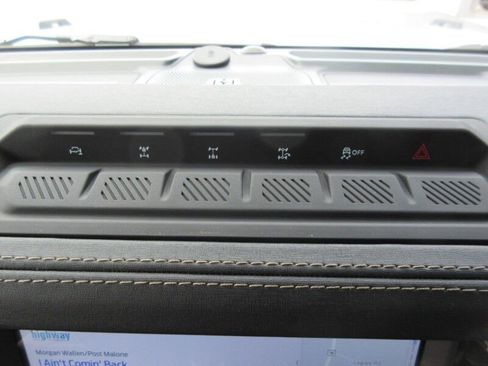 New 2025 Ford Bronco Badlands image 24