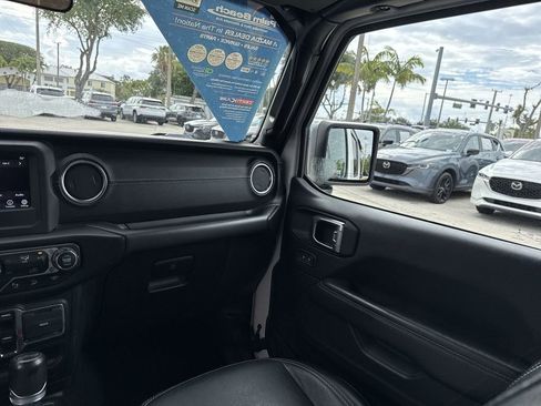 Used 2019 Jeep Wrangler Unlimited Sahara w/ Dual Top Group AWD/4WD image 15