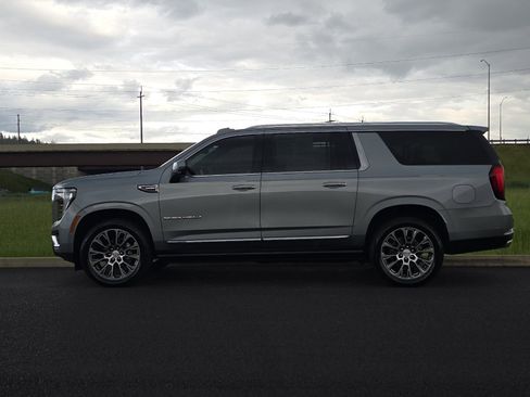 Used 2025 GMC Yukon XL Denali w/ Denali Reserve Package AWD/4WD image 6