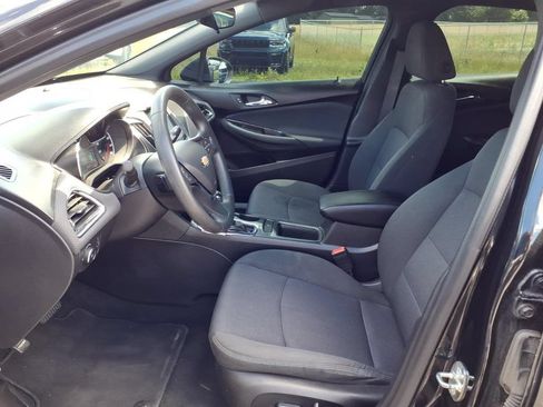 Used 2018 Chevrolet Cruze LT w/ Sun And Sound Package FWD image 16
