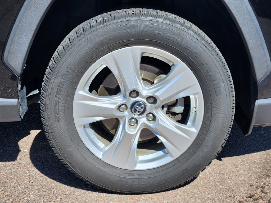 Used 2019 Toyota RAV4 XLE AWD/4WD image 30