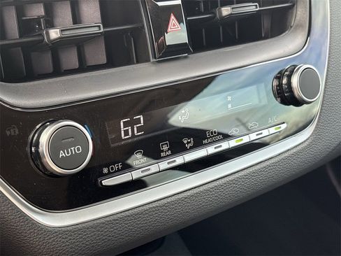 Used 2025 Toyota Corolla LE image 20