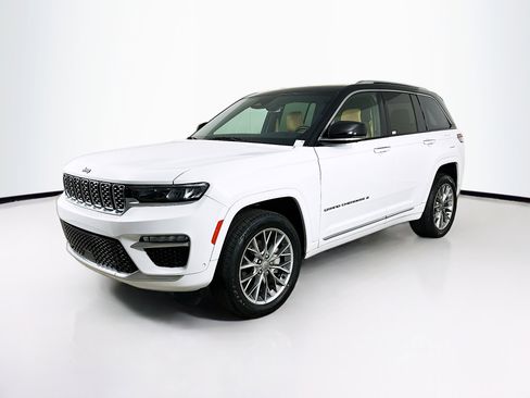 Used 2022 Jeep Grand Cherokee Summit w/ Luxury Tech Group V image 3