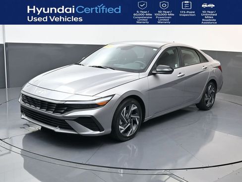 Used 2025 Hyundai Elantra SEL FWD image 1