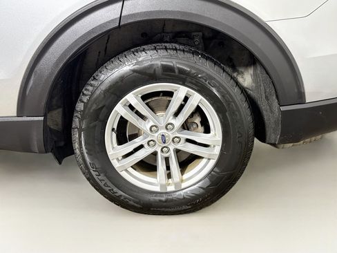 Used 2020 Ford Explorer XLT AWD/4WD image 25