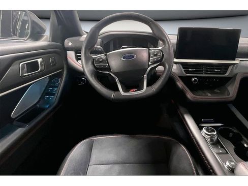 Used 2025 Ford Explorer ST image 7