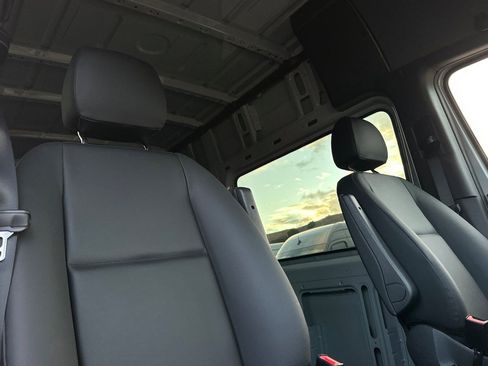 New 2025 Mercedes-Benz Sprinter 2500 image 27