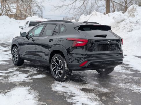 Used 2025 Chevrolet Trax RS w/ Sunroof Package image 12