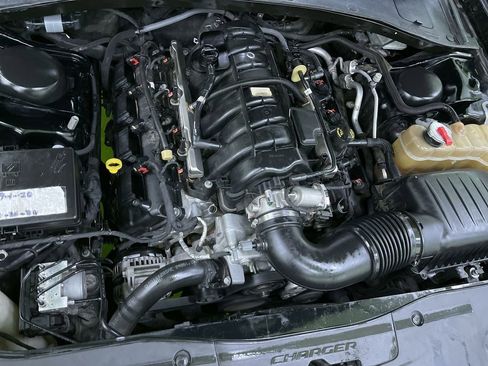 Used 2018 Dodge Charger R/T w/ Navigation & Travel Group image 18