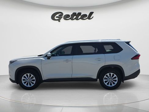 Certified 2024 Toyota Grand Highlander XLE FWD image 8