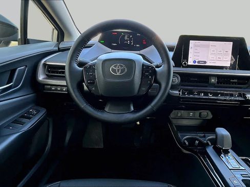 Used 2024 Toyota Prius XLE FWD image 5