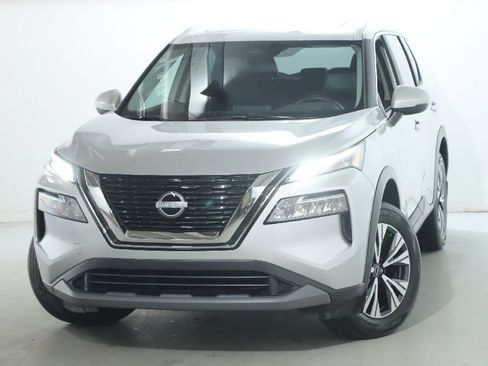 Used 2023 Nissan Rogue SV w/ SV Premium Package image 3