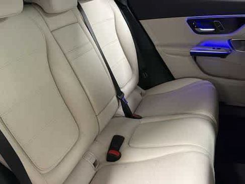 Used 2025 Mercedes-Benz GLC 300 4MATIC image 35