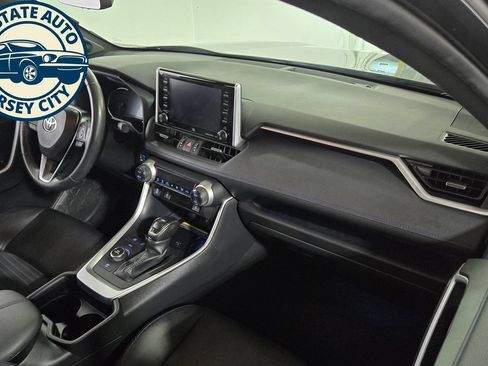 Used 2020 Toyota RAV4 XSE AWD/4WD image 40