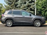 Used 2019 Jeep Cherokee Latitude Plus w/ Comfort/Convenience Group image 3