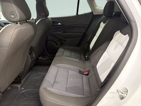 Used 2024 Chevrolet Trax LS w/ LS Convenience Package FWD image 12