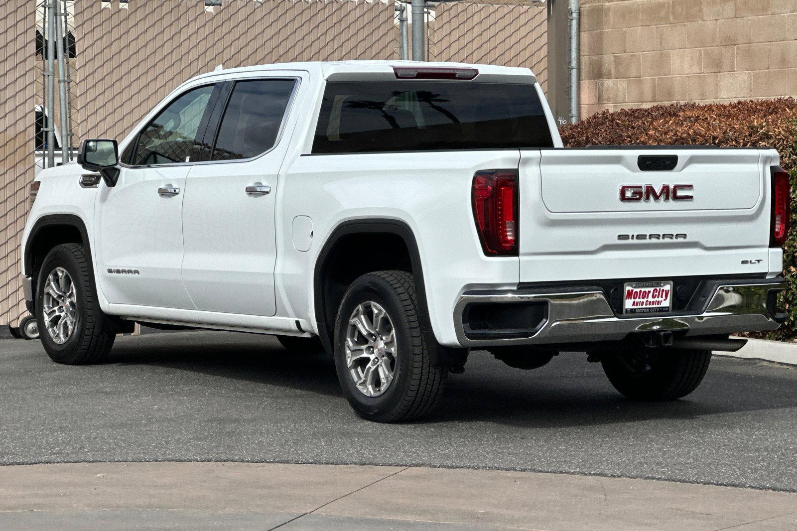 Certified 2025 GMC Sierra 1500 SLT RWD image 6