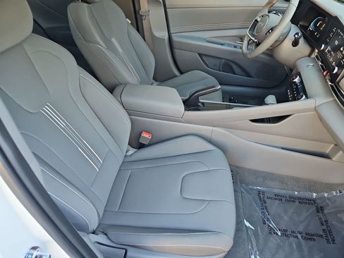 Used 2025 Hyundai Elantra Sport FWD image 18