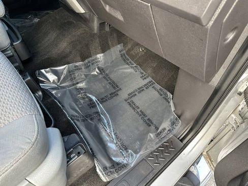 Used 2012 Ford F150 XLT w/ XLT Chrome Pkg image 13