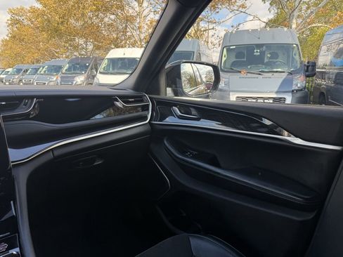 Used 2023 Jeep Grand Cherokee Trailhawk w/ Luxury Tech Group III image 24