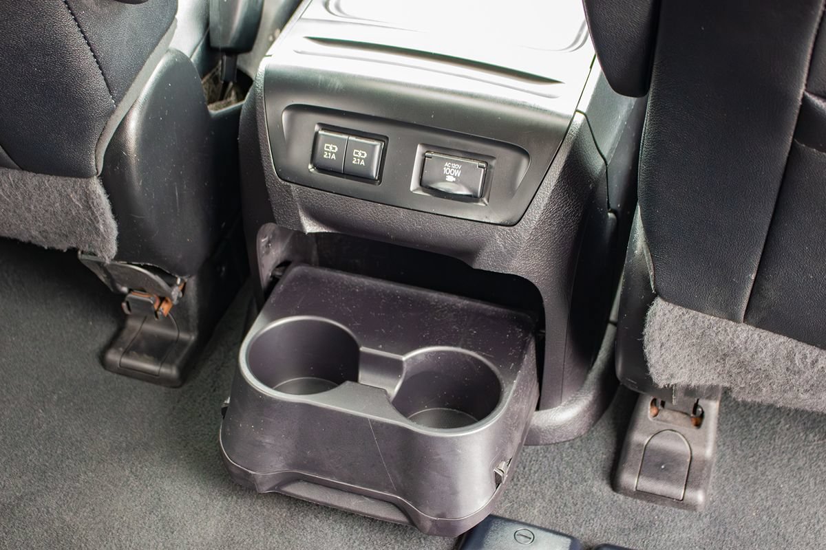 Used 2020 Toyota Sienna SE Premium FWD image 38