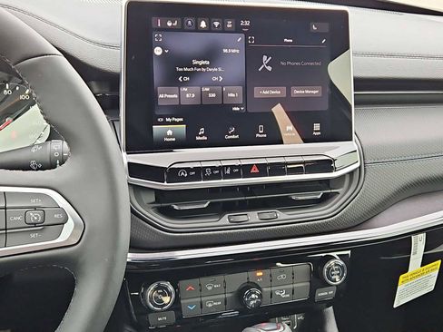 New 2026 Jeep Compass Latitude image 27