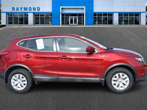 Used 2019 Nissan Rogue Sport S image 2