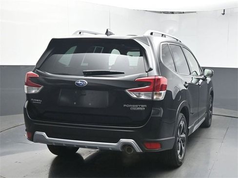 Used 2022 Subaru Forester Touring image 7