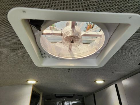 Used 2024 Mercedes-Benz Sprinter 2500 image 35