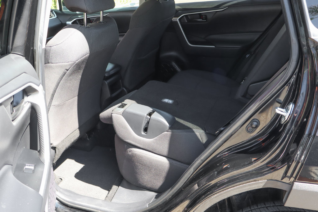 Used 2021 Toyota RAV4 LE w/ Carpet Mat Package (TMS) AWD/4WD image 37