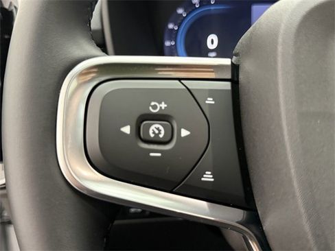 Certified 2025 Volvo XC40 B5 Plus image 16