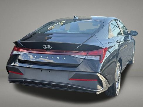 Used 2024 Hyundai Elantra SEL FWD image 5