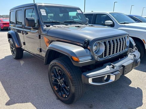 Used 2025 Jeep Wrangler Unlimited Sahara w/ Safety Group AWD/4WD image 2
