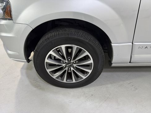 Used 2015 Lincoln Navigator 2WD image 9