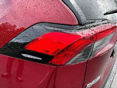 Used 2022 Toyota RAV4 XLE Premium FWD image 30
