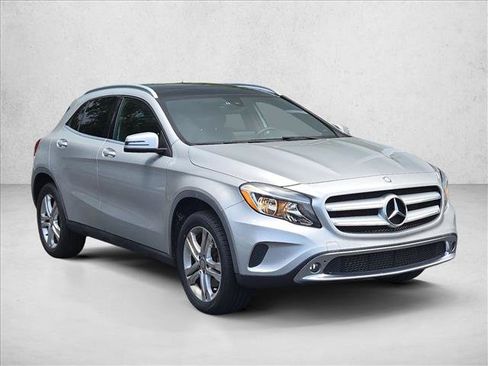 Used 2017 Mercedes-Benz GLA 250 4MATIC image 3