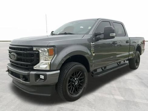 Used 2022 Ford F250 XLT w/ Black Appearance Package AWD/4WD image 3
