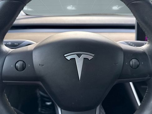 Used 2020 Tesla Model 3 Standard Range image 16