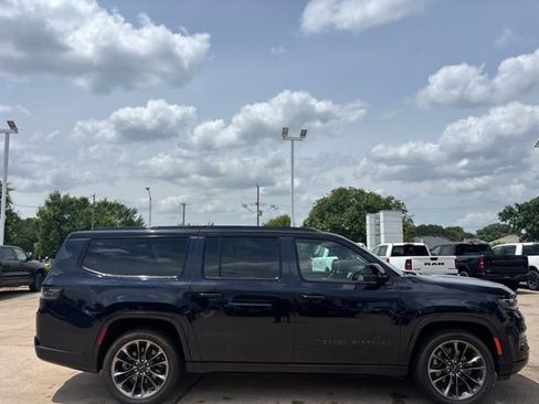 Used 2024 Jeep Compass Limited AWD/4WD image 4