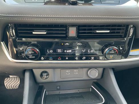 Used 2025 Nissan Rogue SL w/ Tech Package AWD/4WD image 16