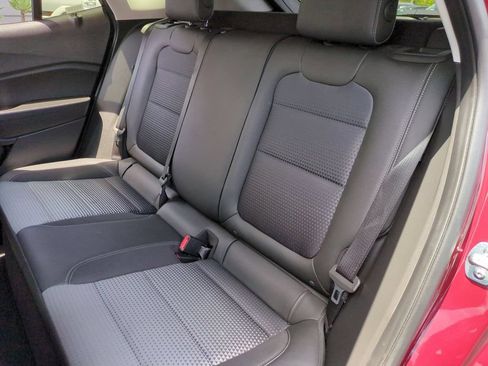 Used 2025 Chevrolet Trax LT w/ LT Convenience Package FWD image 27