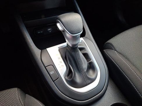 Used 2022 Kia Forte LXS w/ LXS Technology Package FWD image 18