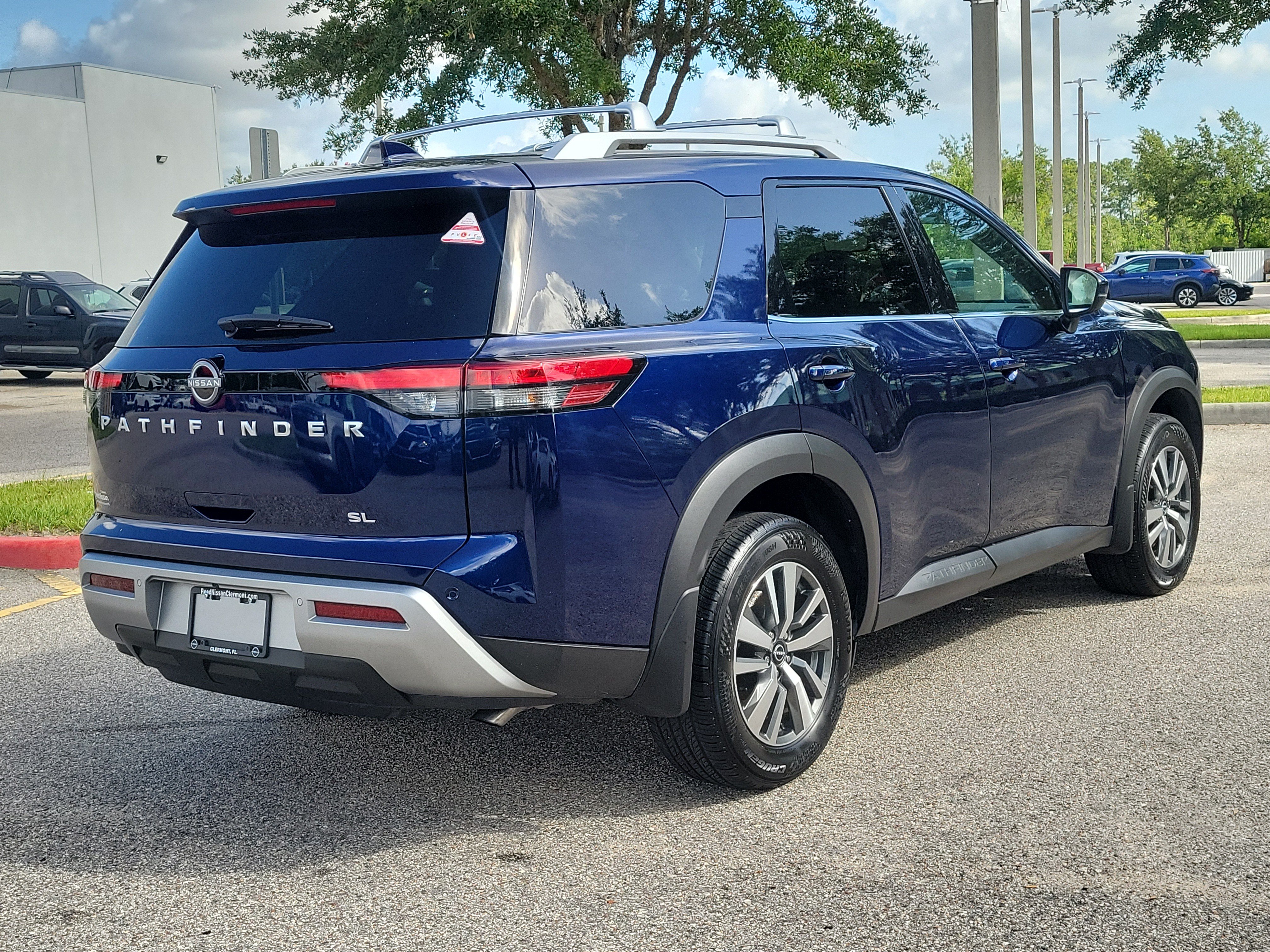Certified 2025 Nissan Pathfinder SL FWD image 6