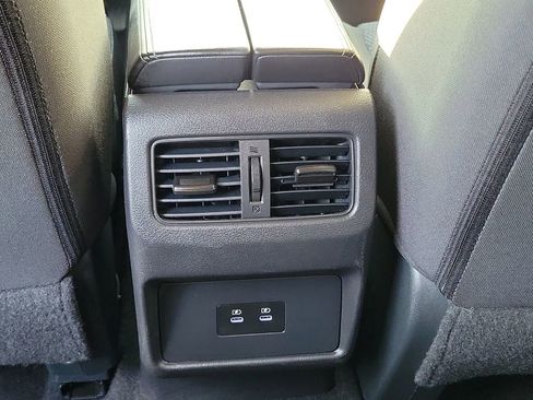 Certified 2025 Nissan Rogue SV image 17