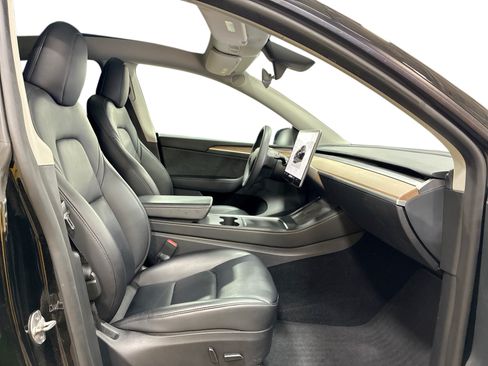 Certified 2023 Tesla Model Y Long Range AWD/4WD image 13